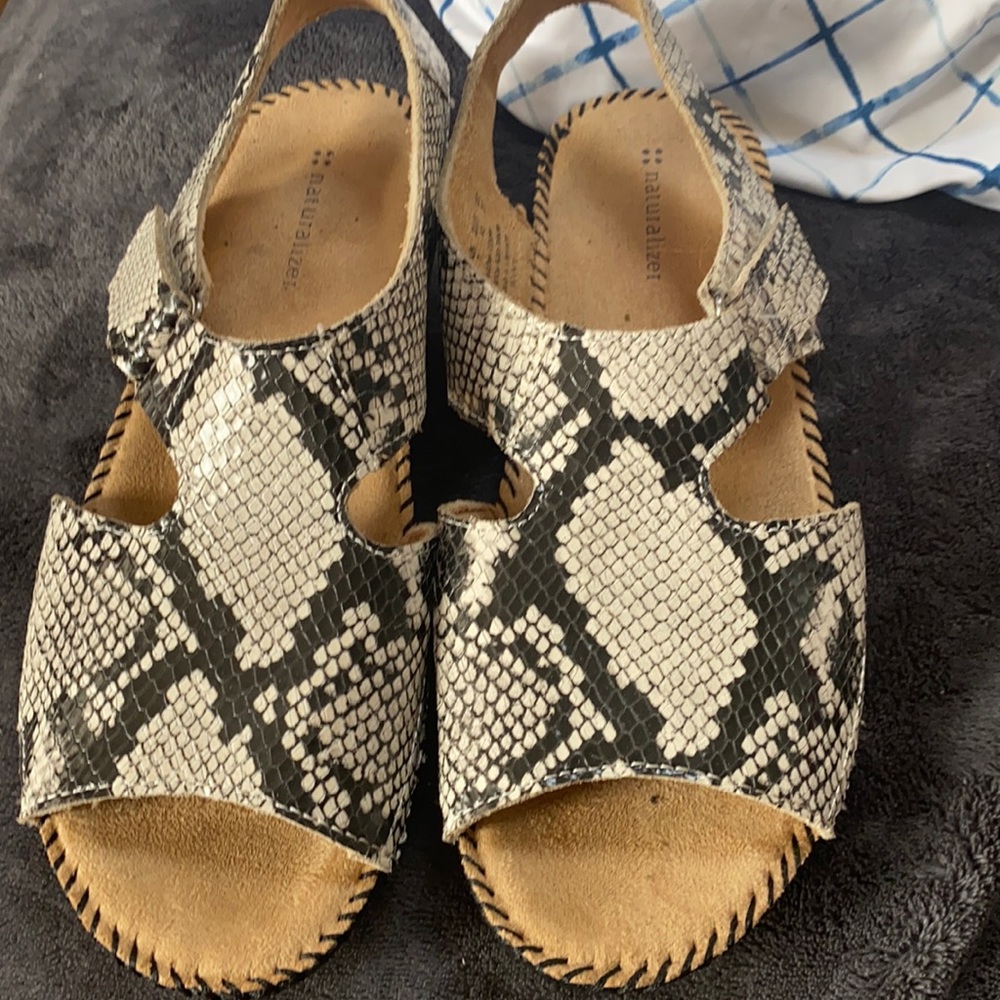 Ladies sandals